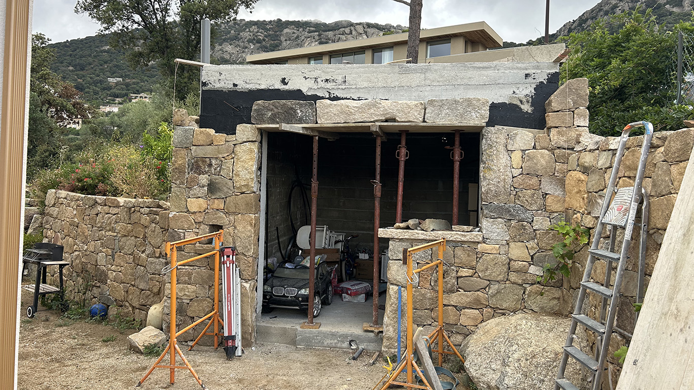 Piscine maçonnée finie avec mise en eau à Lumio